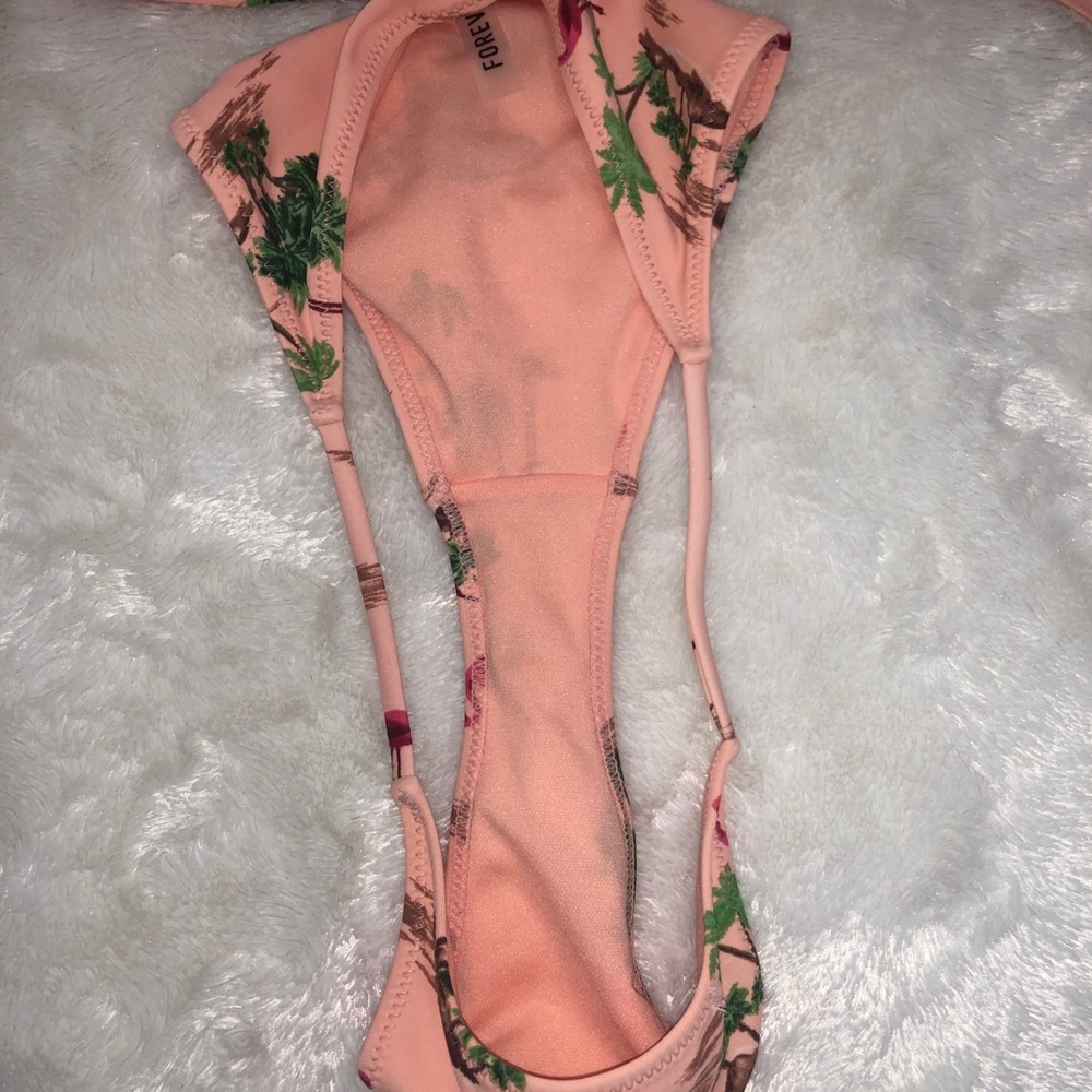 Halter Bikini - Picture 4 of 6